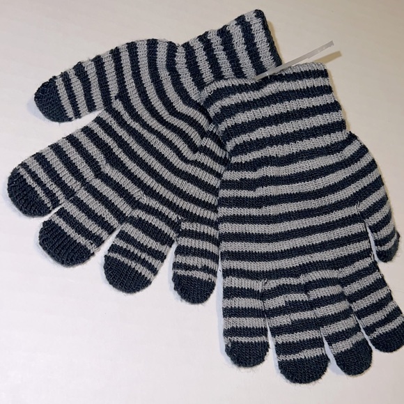 Kids Unisex Cold Weather Gloves MIX & MATCH 2 PAIR 1 PRICE Knit Stretch NEW - Picture 2 of 9